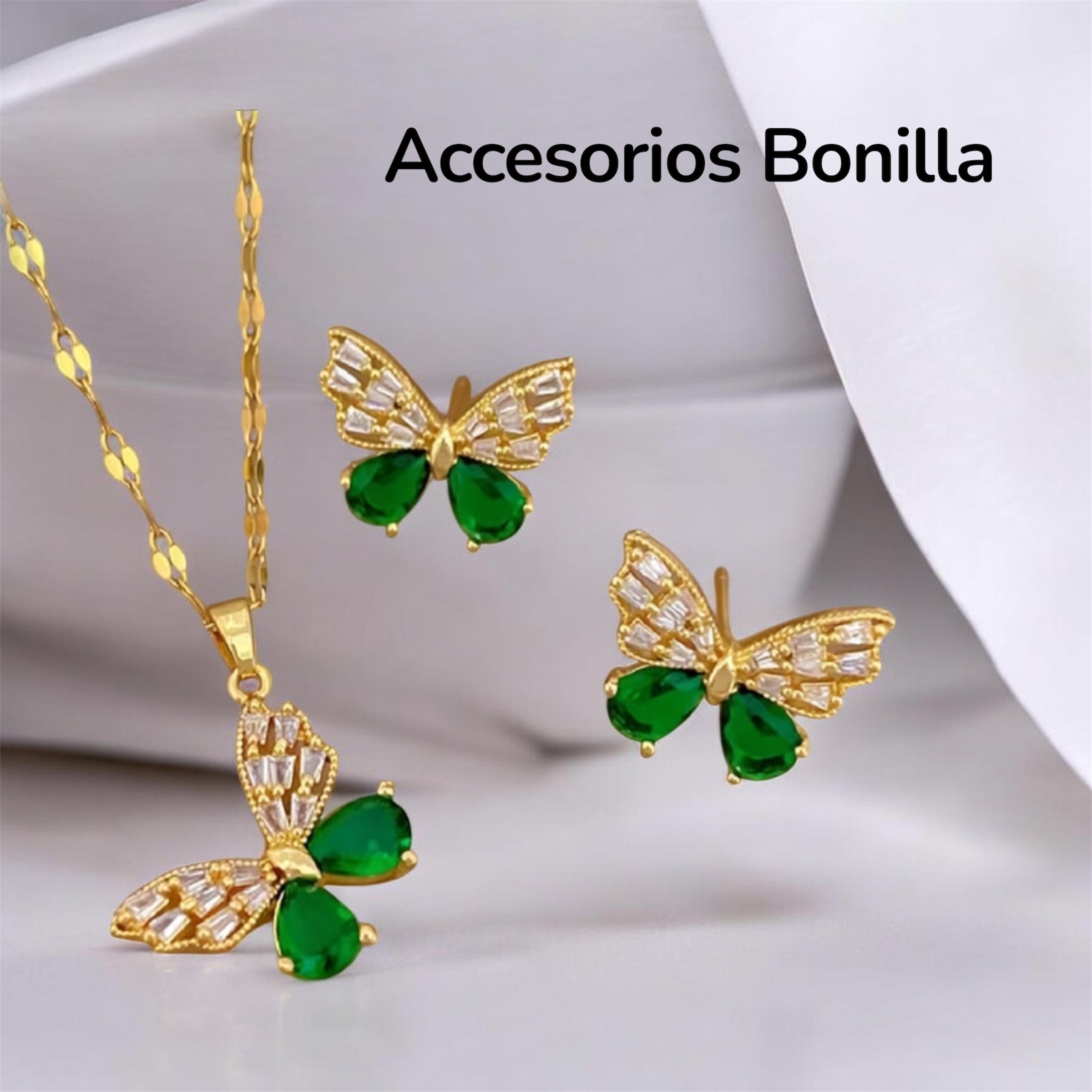 Mariposa colgante y aretes