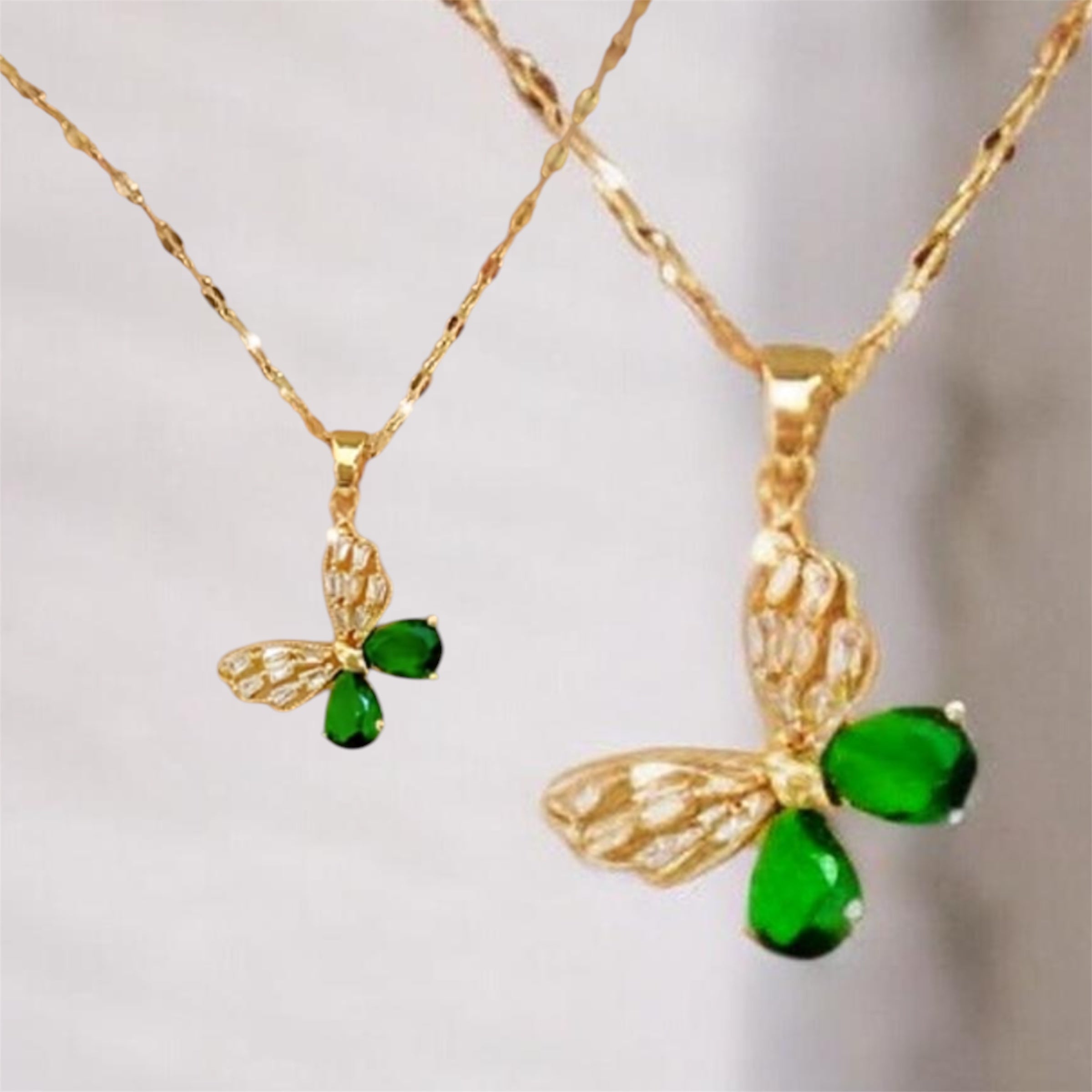 Mariposa colgante y aretes